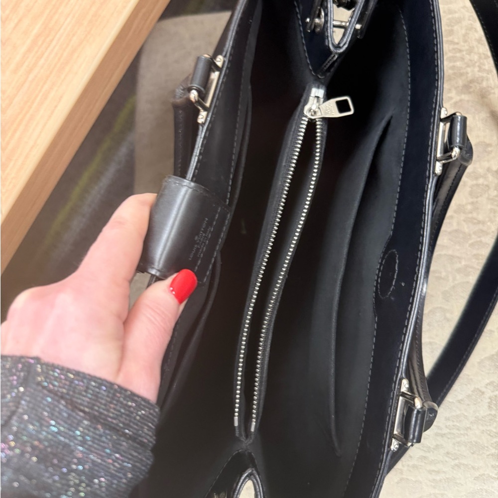 Louis Vuitton Black Epi Leather Kleber MM - Picture 6 of 15